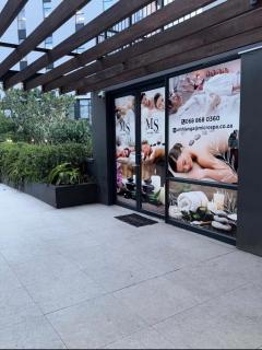 Millennial Apartments, Amplify Living STUDIO- AIRCON, FREE PARKING, 5 MIN WALK TO GATEWAY - Durban - 2