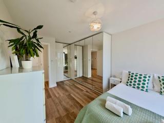 Amazing Flat with Free Parking and Balcony - 6