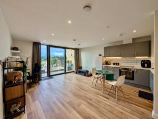 Amazing Flat with Free Parking and Balcony - 4