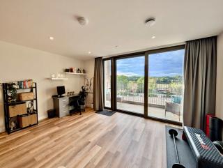 Amazing Flat with Free Parking and Balcony - 2