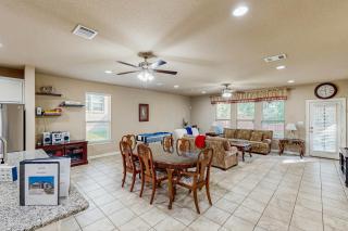 3BR Home w hot tub, foosball! Close to Six Flags - 4