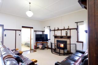 Heritage Home with BBQ & Outdoor Fire Pit - 7