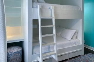 Charming home with pool, enclosed yard, patio & great Woodlawn Lake location - 4