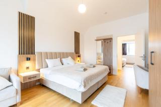 Modern Kudamm Luxury Home with 2 kitches - 5