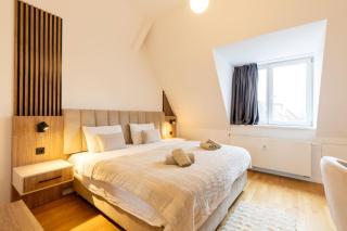 Modern Kudamm Luxury Home with 2 kitches - 1