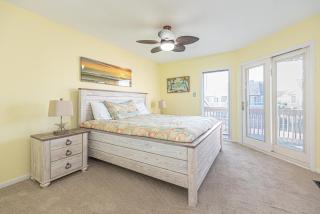 Runaway Bay Retreat with Outdoor Pool - 0