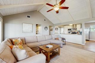 Quiet, private retreat with lake views, huge covered deck, W/D, & fenced yard - 5