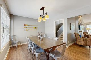 Quiet, private retreat with lake views, huge covered deck, W/D, & fenced yard - 3