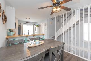 Spacious 3BR Townhouse with Pool - 5