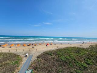 Amazing Beachfront view and access! Pool & hottub - 5