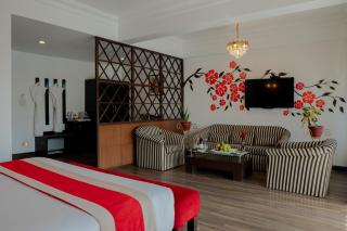 Waterfront Resort by KGH Group - 1