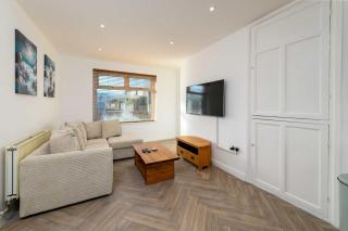 Welsh 3 Bedroom Retreat w Garden Parking Wifi - 3