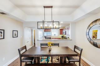 Welcoming home walkable to Steps of Alamodome & riverfront & near River Walk - 4