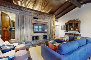 Newly renovated rustic home with deck by Horseshoe and Tubing - 8