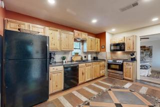 Newly renovated rustic home with deck by Horseshoe and Tubing - 3