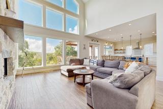 Lakeside Serenity with Private Waterfront Access on Canyon Lake - 9