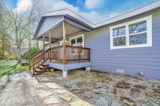 Fully updated home with deck, gorgeous views, about 30 minutes from downtown - 9