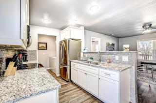 Fully updated home with deck, gorgeous views, about 30 minutes from downtown - 4