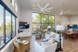 Modern lakefront home with multi levels and gorgeous views - 8