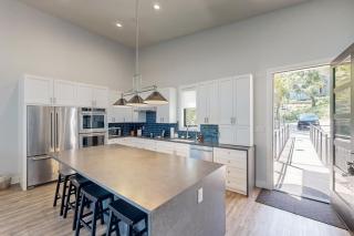 Modern lakefront home with multi levels and gorgeous views - 3