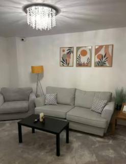 Modern 3BR Home in Newton-Le-Willows – Sleeps 6 - 9