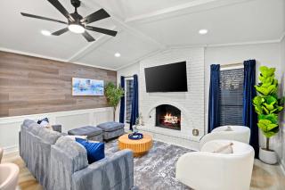 5-BD 2 5-BA Modern Retreat w Games & Hot Tub - 3