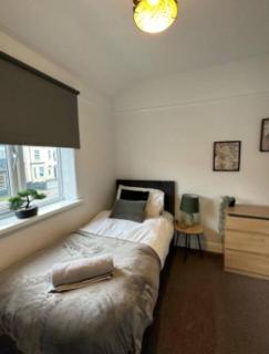 Spacious Warrington Home | Sleeps 8 | Free WiFi - 2