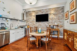 Spacious 5BR 3BA Villa with Private Courtyard and Heated Pool - 5