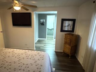 Beautiful 2BR Getaway in Jamaica Bay - 2