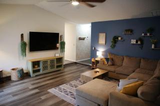 Broken Arrow Home -Cozy Design, Family Friendly - 6