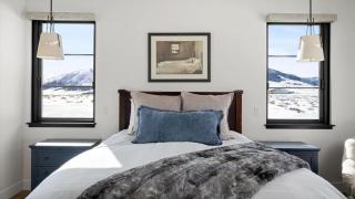 Five Peaks Retreat - 5