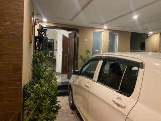 Luxury 2 bedroom house with lounge dinning area and kitchen - 8