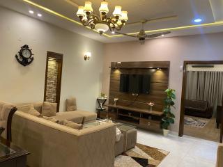 Luxury 2 bedroom house with lounge dinning area and kitchen - 0