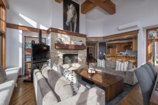 Colonnade Residence 11 - 8