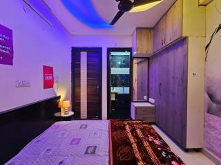 2 Bhk flat with lift and car parking perfect for family and long time stay - 0