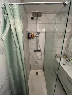 Room in a large shared apartment - 6