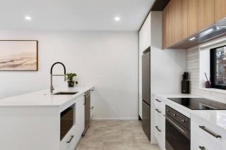 Luxury Living King Beds and parking - 4