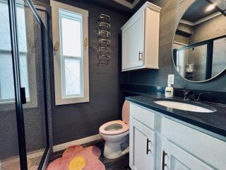 Little Luxe Hideaway at Village Farms Resort - 2