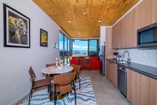 The Starlight Lounge Cave B Ridge Escape and Wine - 3