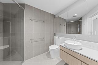 Chic 2 Bedroom Apartment by the Shore - 2