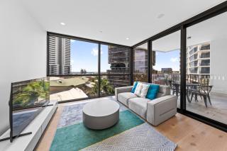 Chic 2 Bedroom Apartment by the Shore - 1