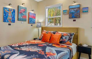 The Gallery - Artful Stay in Downtown St Pete - 3