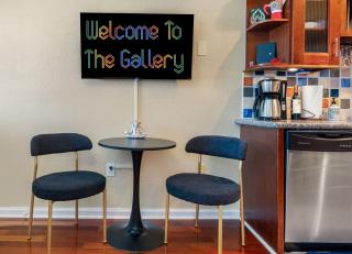 The Gallery - Artful Stay in Downtown St Pete - 1