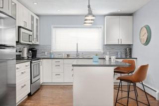 Ramsay Manor | Spacious 1BR Queen Bed Inner City - 2