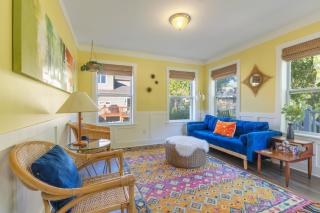 Emerald Oasis – Stylish Lakeshore Haven with Hot Tub & Fire Pit - 2