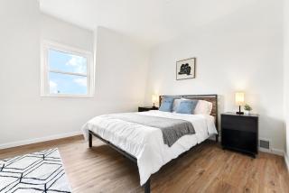 Stylish Sanctuary Near Downtown Workspace Parking - 2