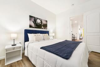 Stylish Sanctuary Near Downtown Workspace Parking - 6