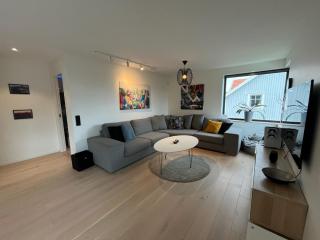 Large pool villa, roof terrace near lake & nature - 2