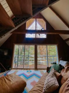 Hillside Haven Treehouse Cabin - 3