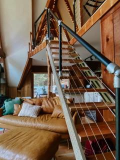 Hillside Haven Treehouse Cabin - 7